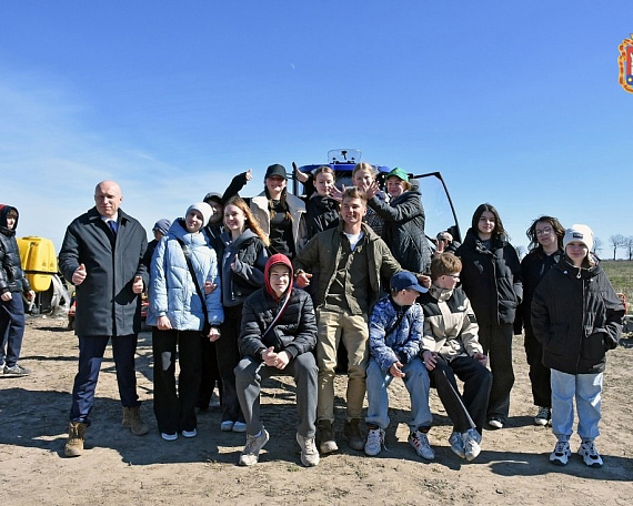 Агротехклассники заложили сад с главой Минсельхоза Калининградской области